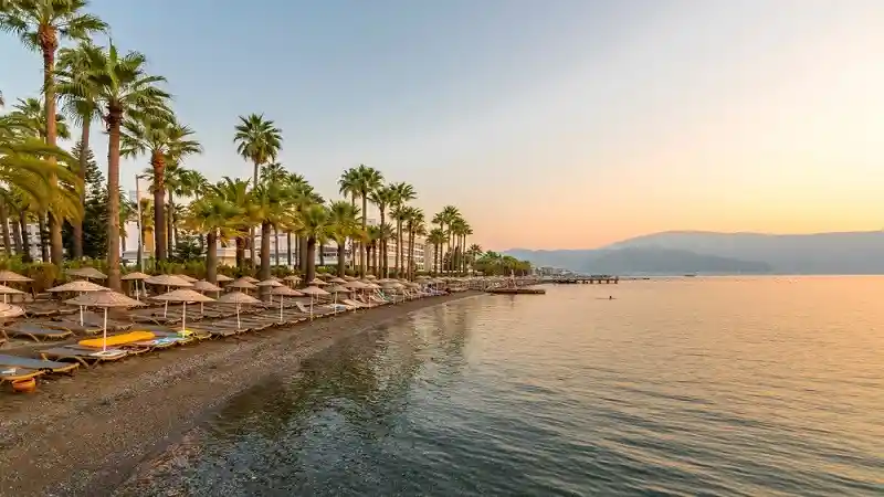 Yücel Körfez Evleri yakınında gezilecek yerler - İçmeler Plajı