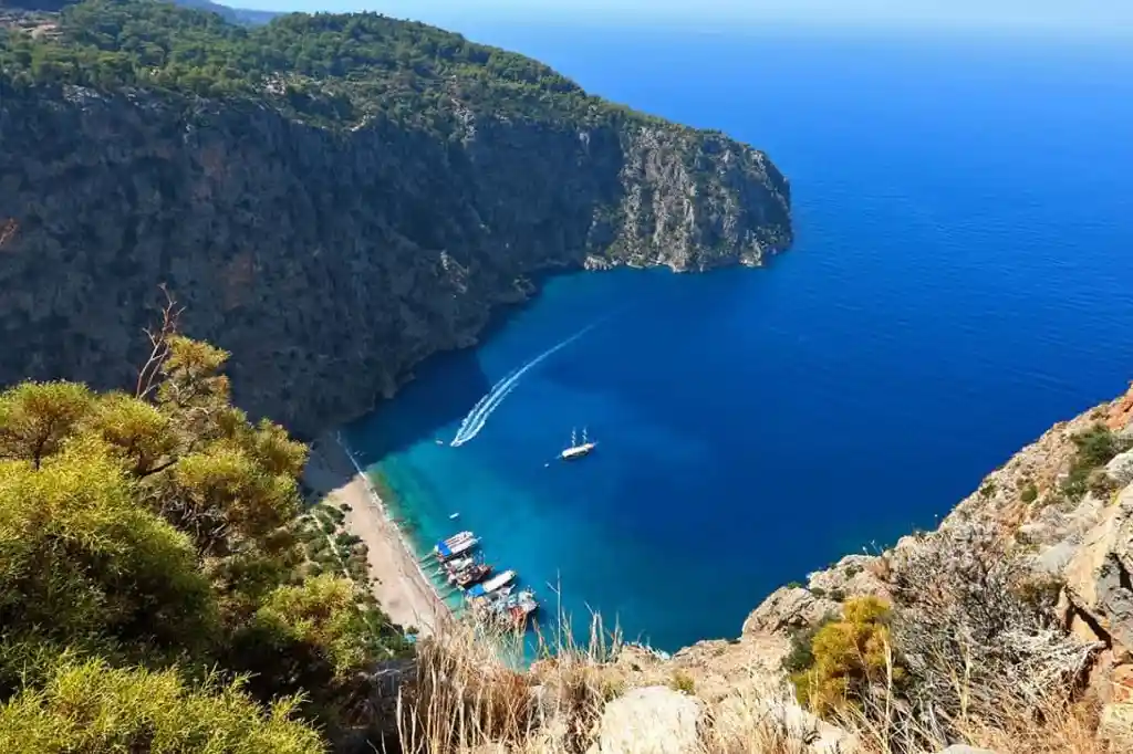 Yücel Körfez Evleri yakınında gezilecek yerler - Kelebekler Vadisi